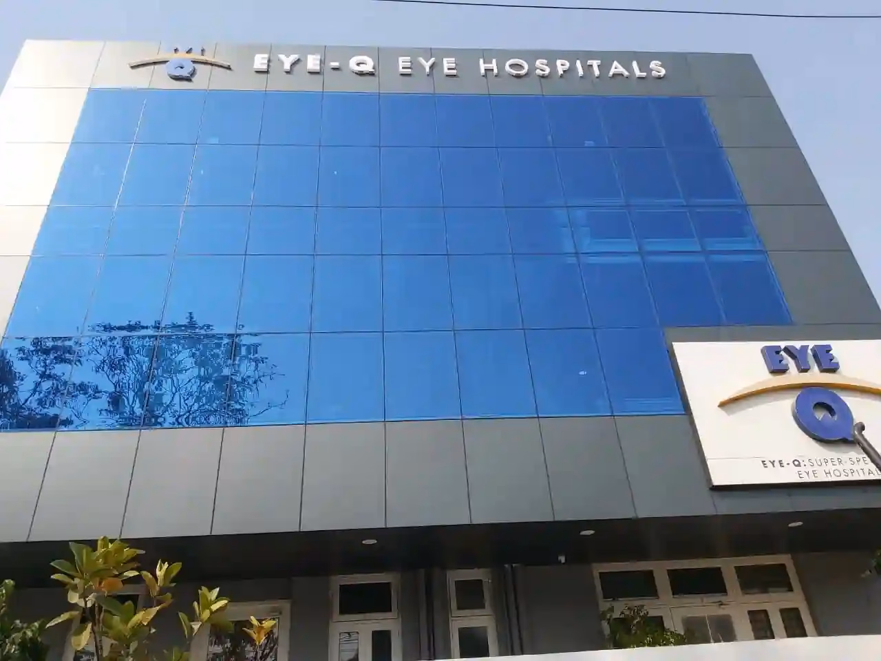 Is eye q super speciality eye hospital open 24 hours?