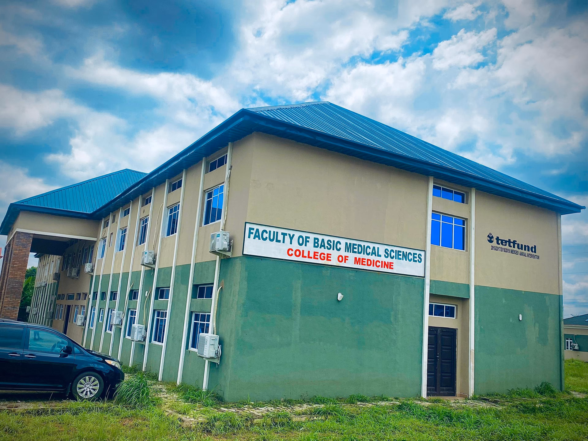 How many students are in the School of Basic Medical Sciences?