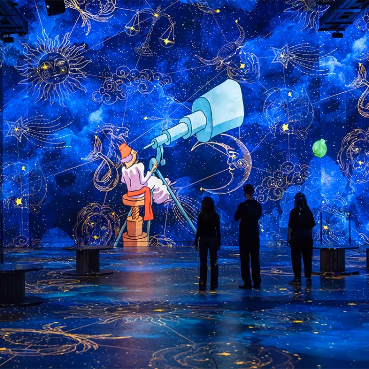 Quel voyage magique et intemporel offre le Petit Prince à l'atelier des Lumières ?