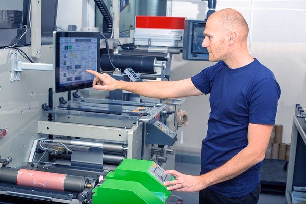 What does a flexo press operator do?