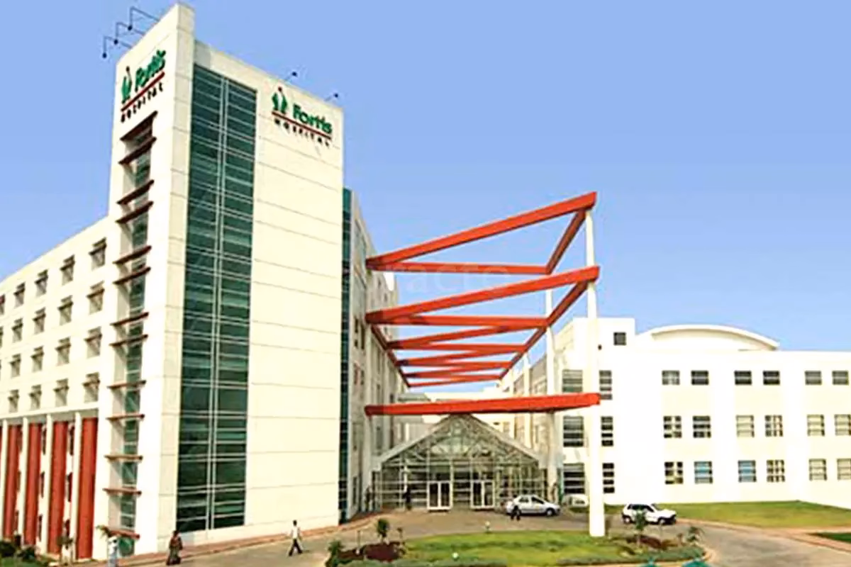 Where is Fortis Hospital located in Ghaziabad?