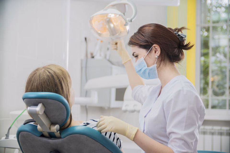 How does dental care work in France?