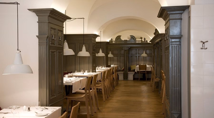 What is a Gasthaus zu Oper?