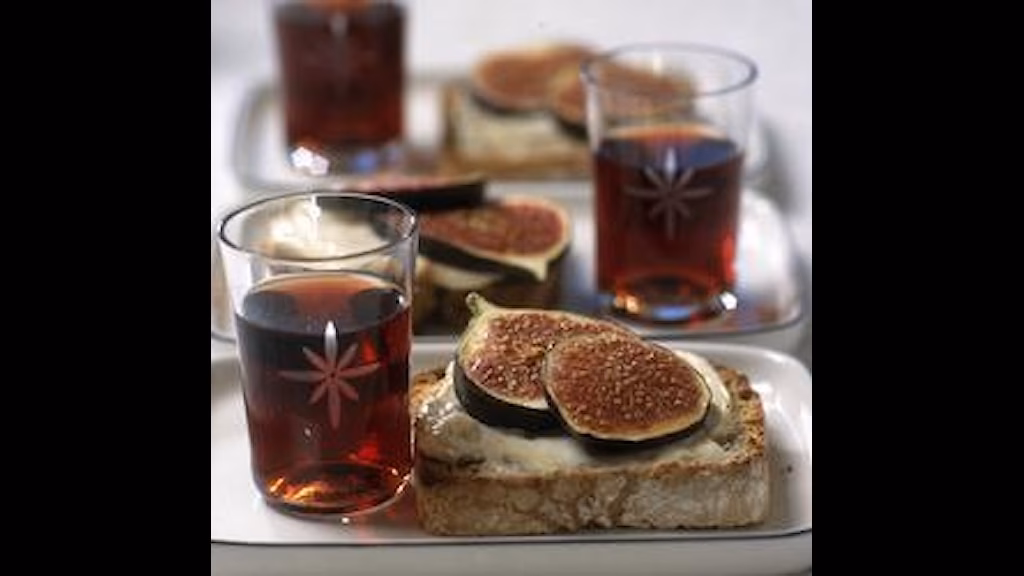 What is Swedish glögg?