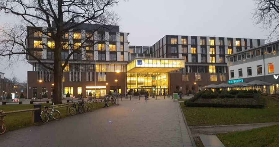 Where is Hamburg Hospital located?