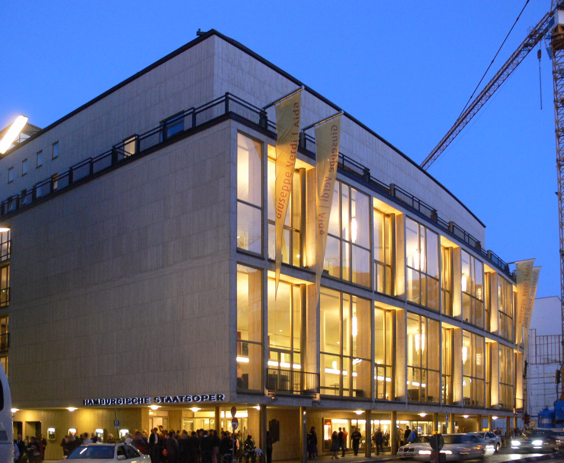 Wann ist das neue Opernhaus in Hamburg?