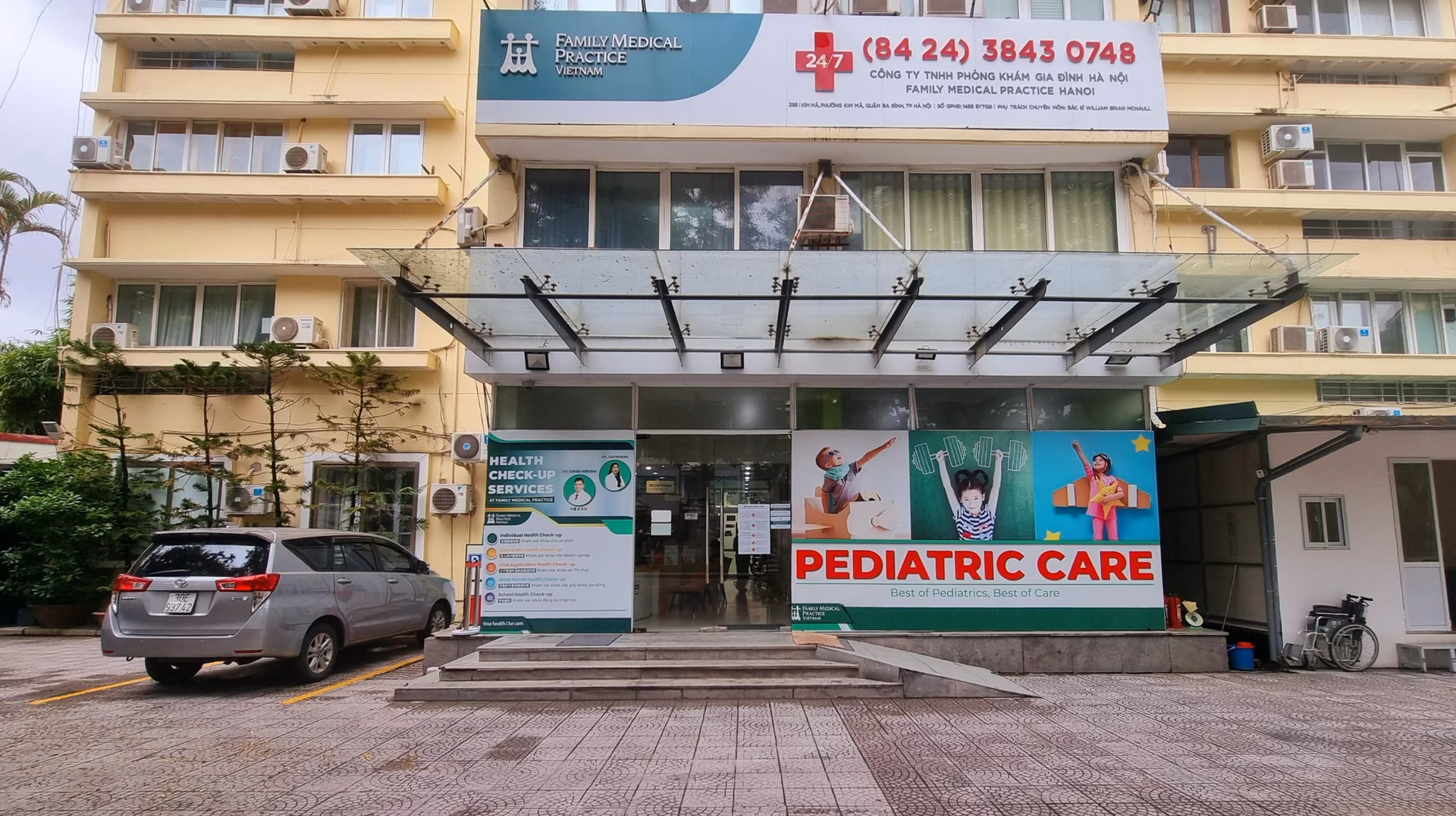 What kind of medical services does Hanoi Hospital offer?