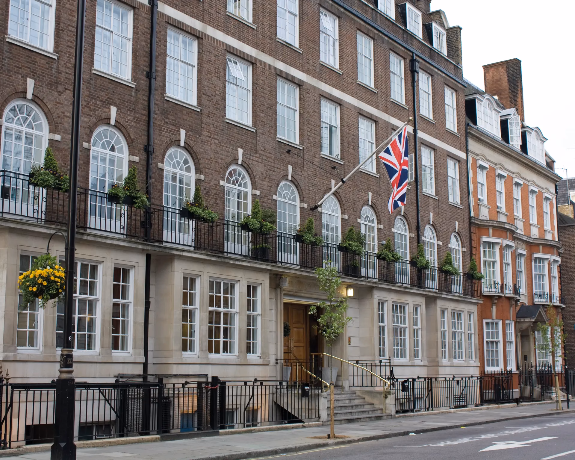 Is Harley Street cinic a private hospital?