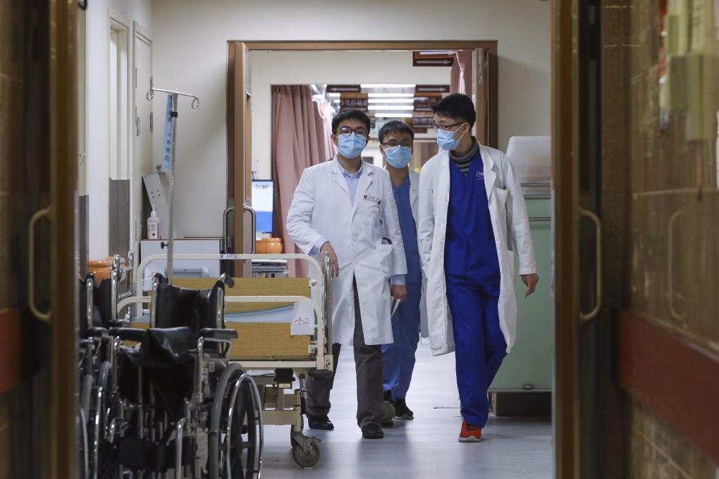 Which Chinese mainland dental clinics accept dental vouchers?