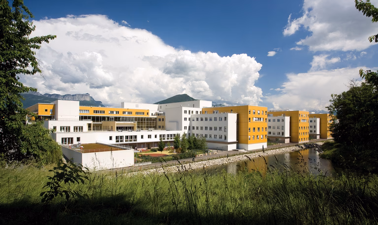 Quels services offre le site d'Annecy?