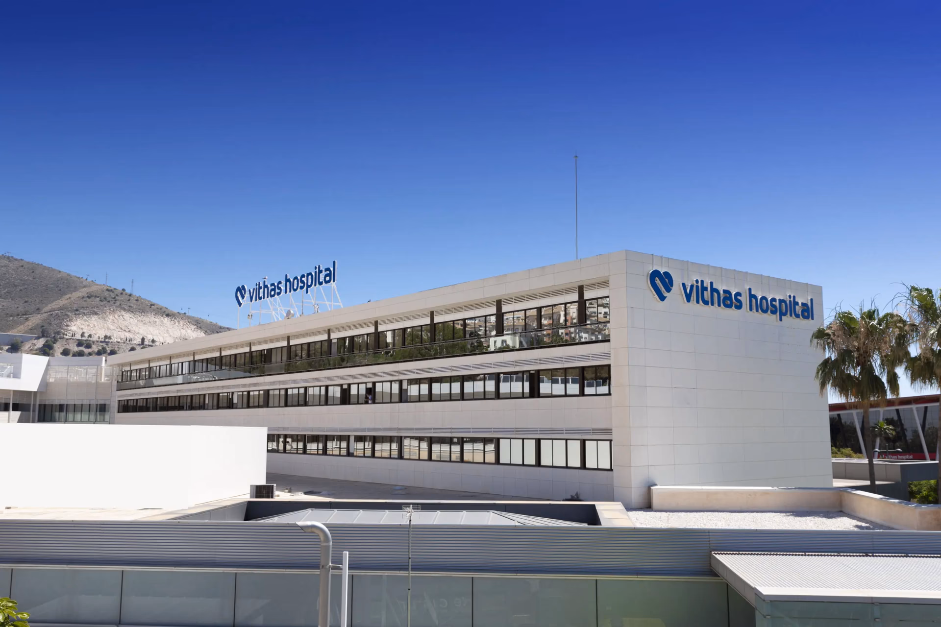 ¿Dónde se encuentra el Hospital Vithas Xanit Internacional?