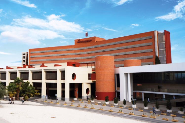 ¿Dónde se encuentra el Hospital Clínico Universitario Virgen de la Arrixaca?