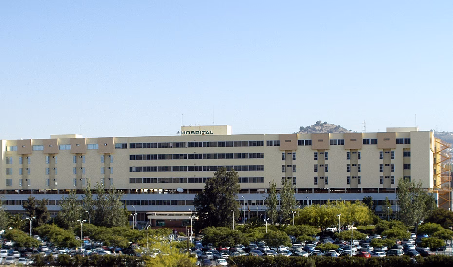 ¿Cómo llegar en autobús, metro o tren a Hospital Clínico Virgen de la victoria?