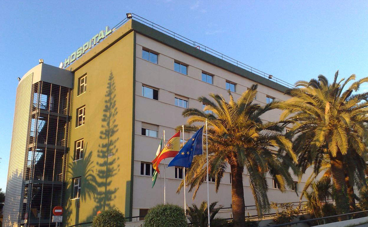 ¿Cuál es la dirección postal del Hospital de la Axarquía?