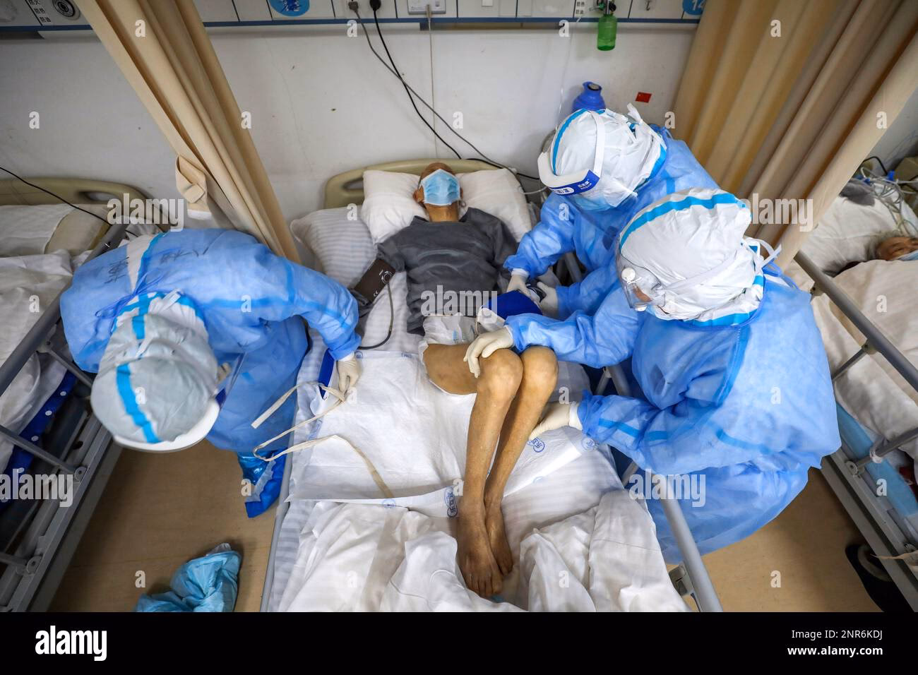 What are medical diapers for adults used for?