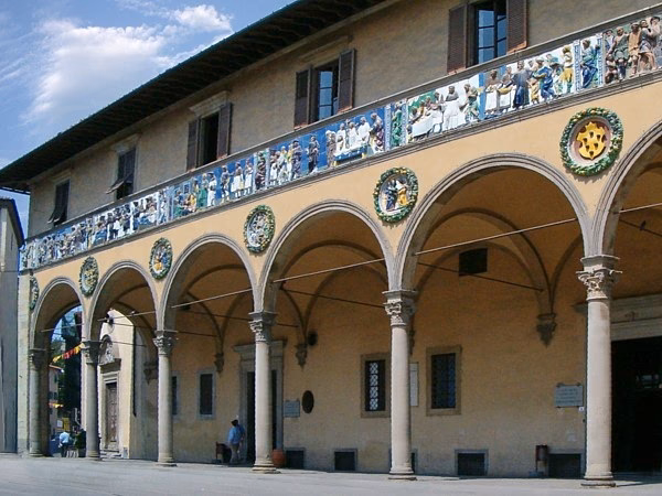 What is inside the Ospedale del Ceppo of Pistoia?