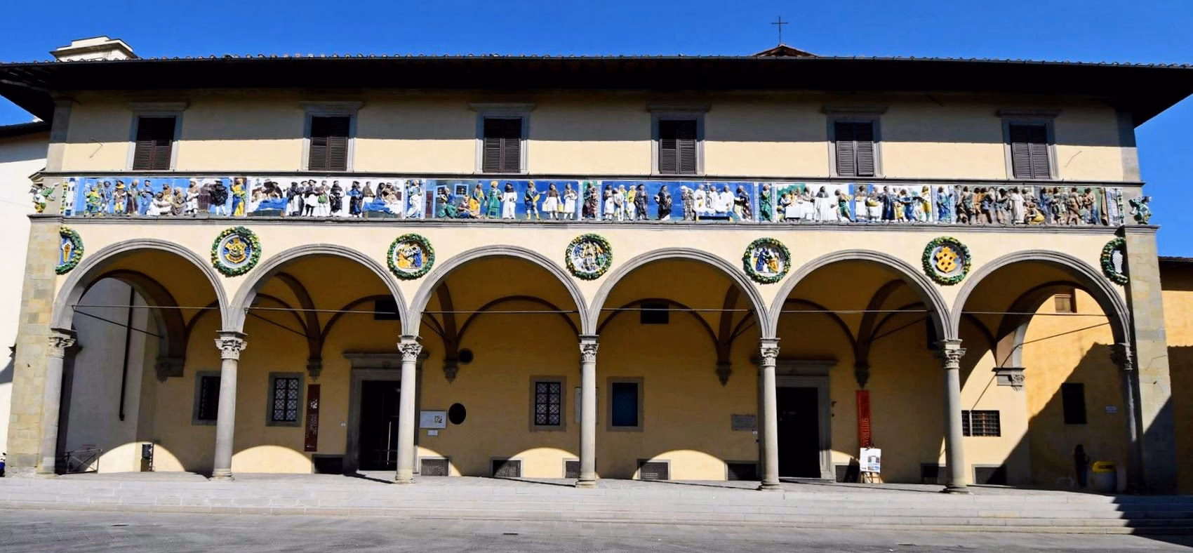 What is inside the Ospedale del Ceppo of Pistoia?