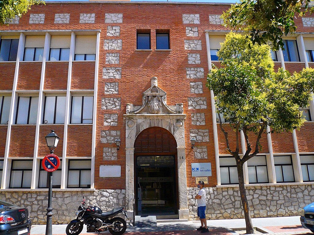 ¿Cuál fue el primer centro hospitalario de Alcalá de Henares?