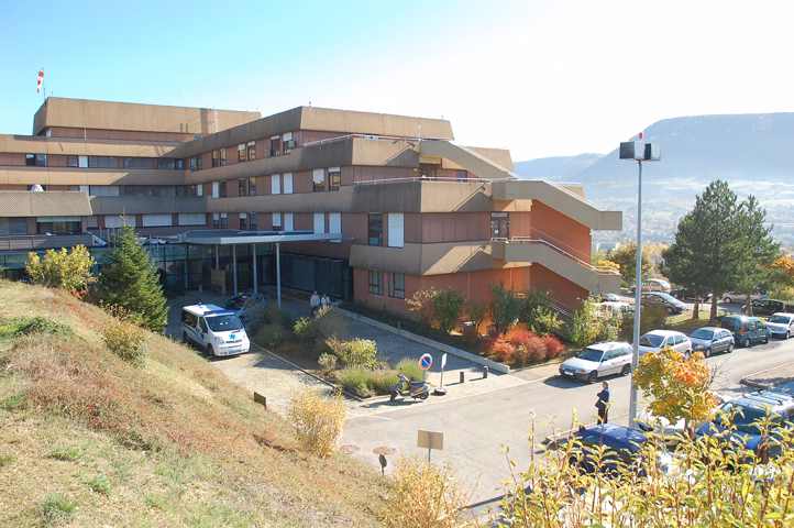 Où se trouve le centre hospitalier de Millau ?