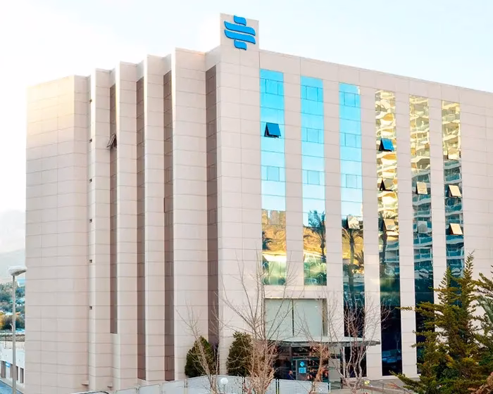 What specialities are available at IMED Levante hospital?