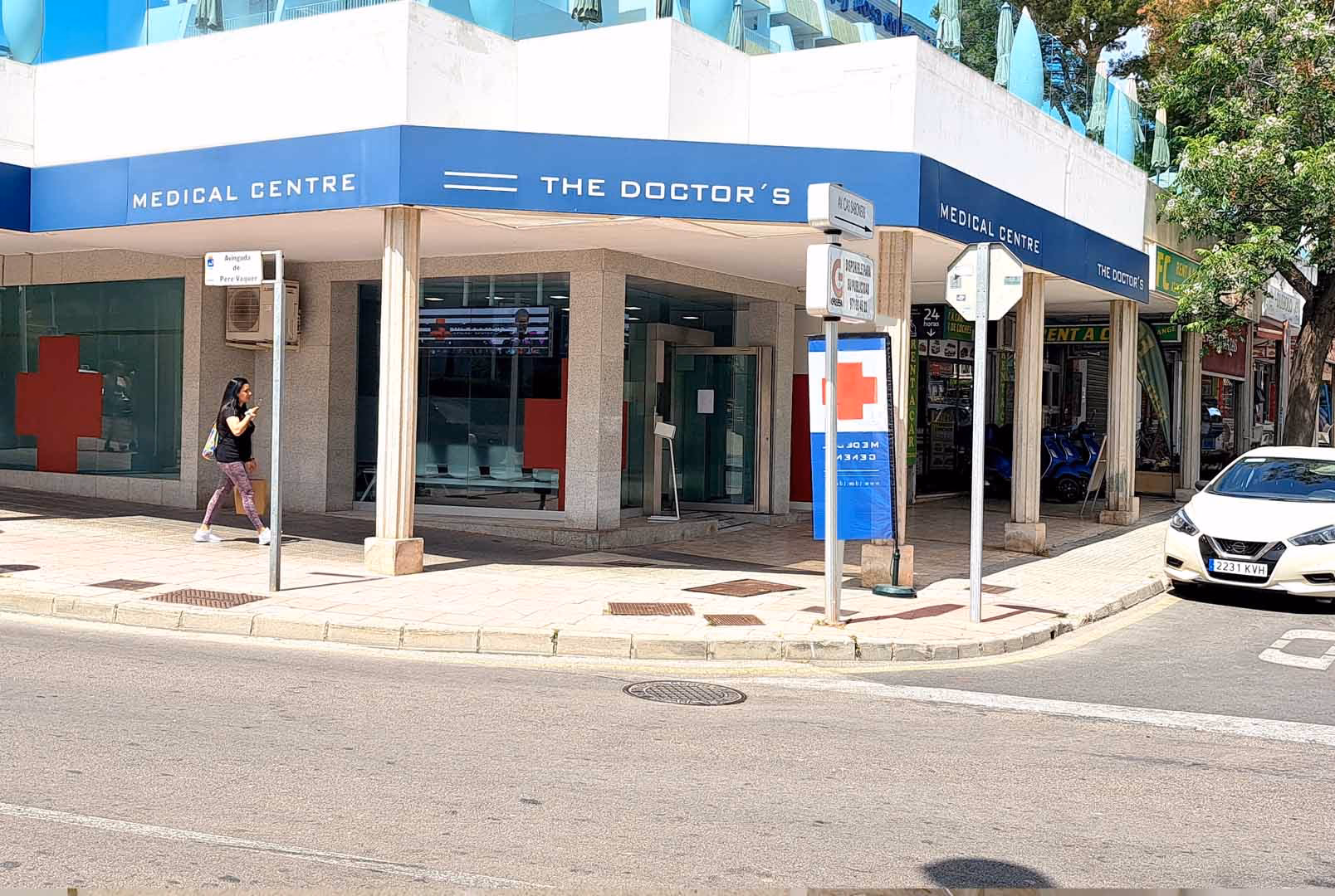 Can I pay for a visit at the doctor's medical center Palmanova?