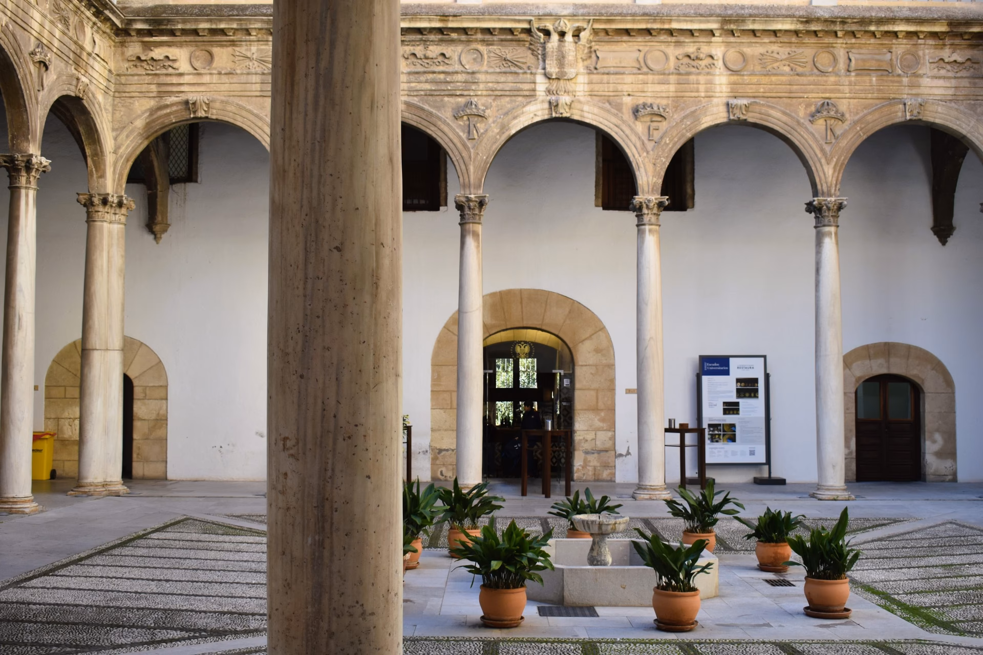 ¿Cuál es el horario del Hospital Real?