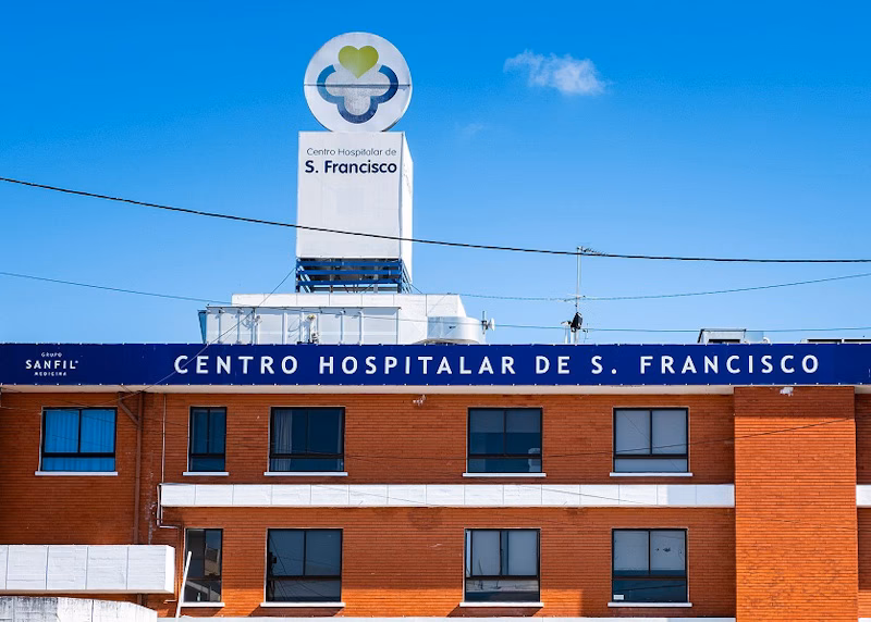 Qual é a origem do Hospital São Francisco?