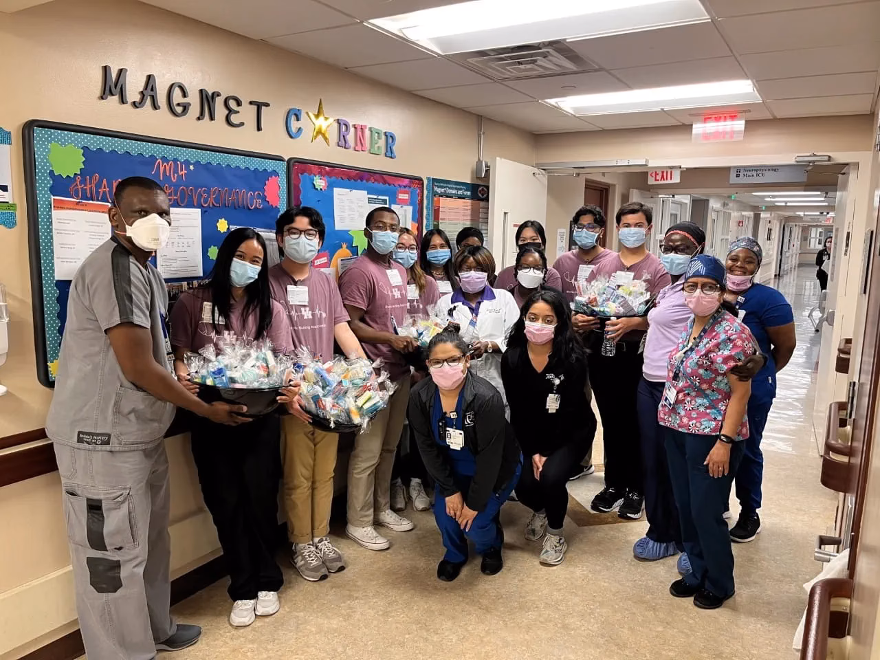 What are the benefits of volunteering at HCA Houston healthcare?