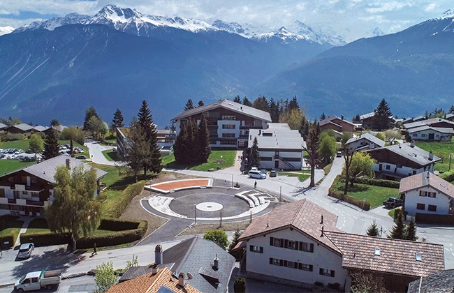 Why should you choose SHMS – Swiss Hotel Management School?