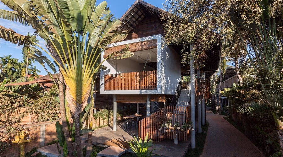 What is Accor Hospitality Business School?