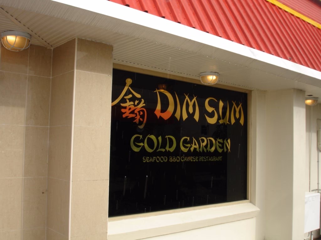 Who is Wa Central signs?