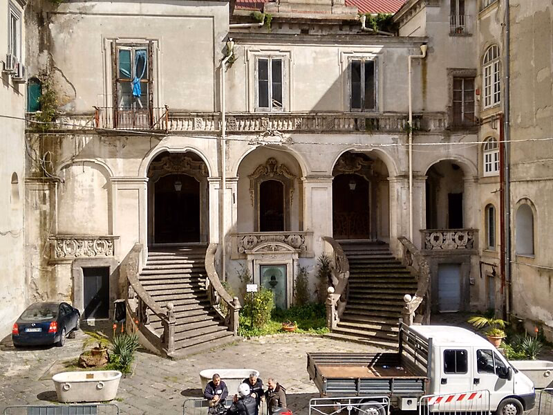 How do I contact a hospital in Naples?