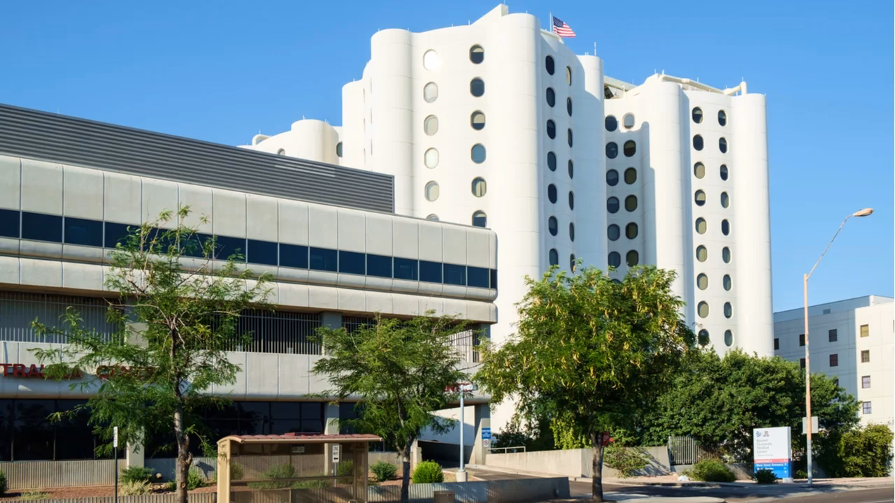 Where is Abrazo Arizona Heart Hospital?