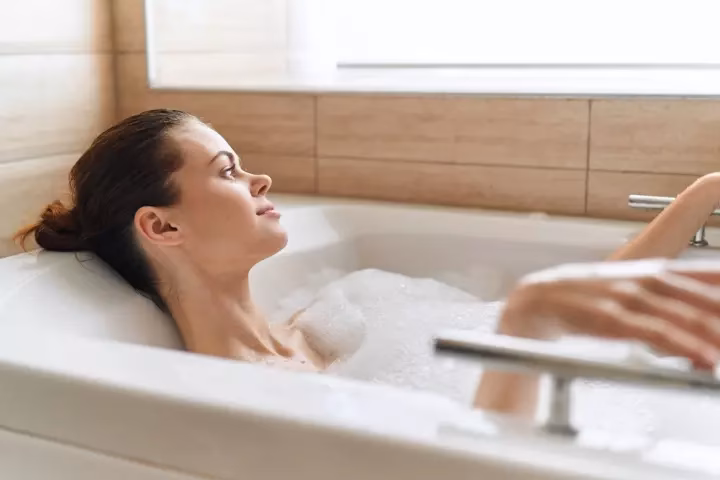 Should you take a bath during labor?