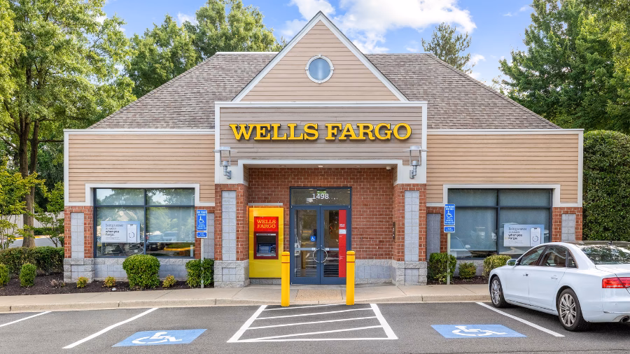 Is Wells Fargo Open 6 days a week?