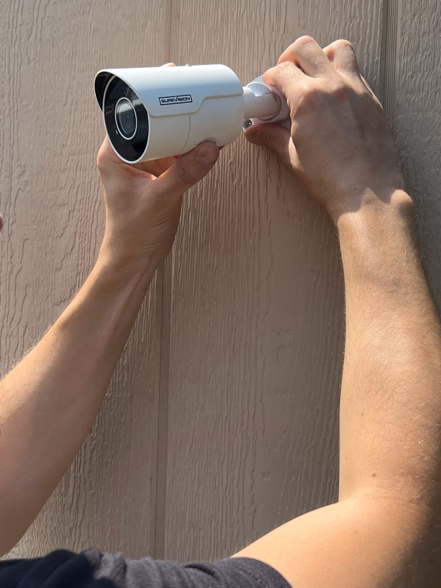 Can a Guard voluntarily position themselves at a CCTV monitor?