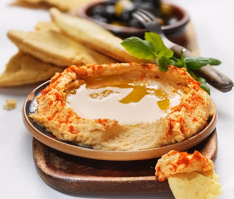 Hvordan laver du hummus i køleskabet?