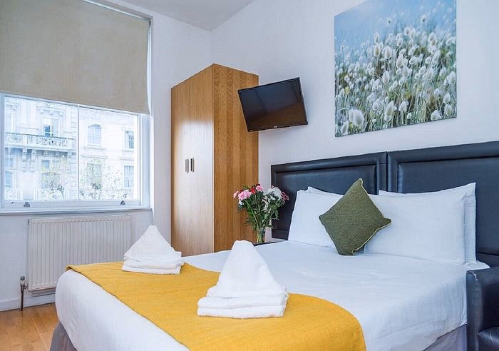 What is a self serviced apartment near Hyde Park London?