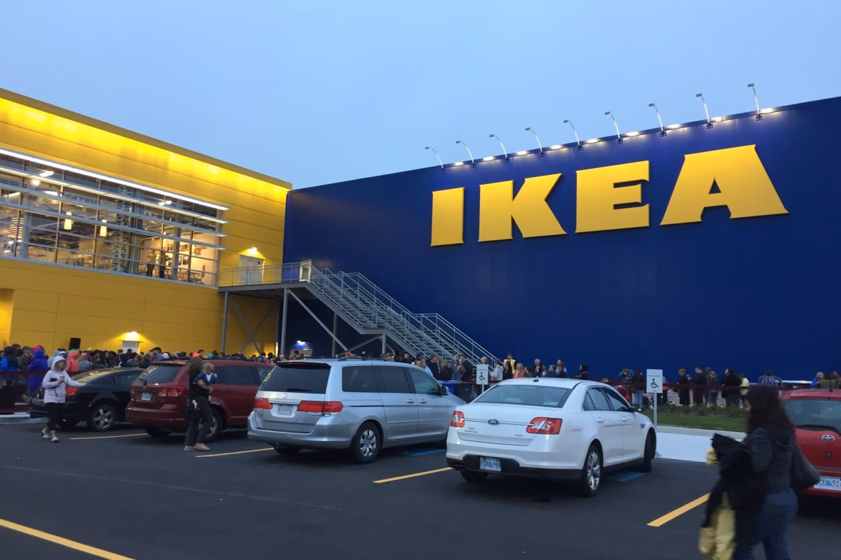 What are the opening hours of this IKEA shop?