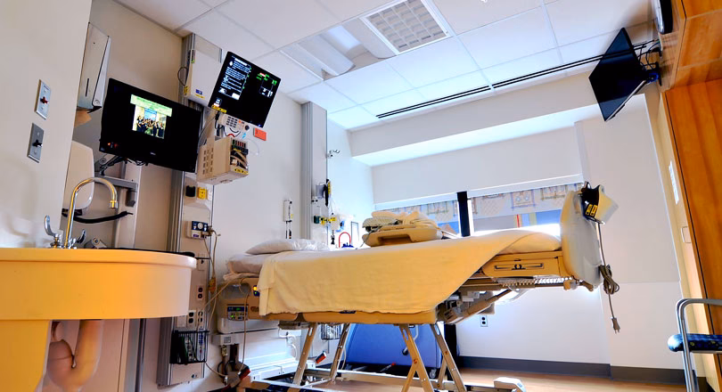 How has the Sheikh Zayed Tower transformed Johns Hopkins Hospital?