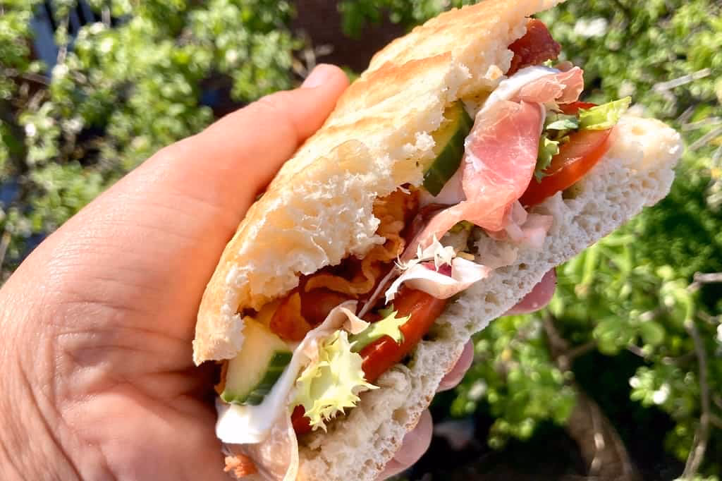 What do Italians eat for breakfast?