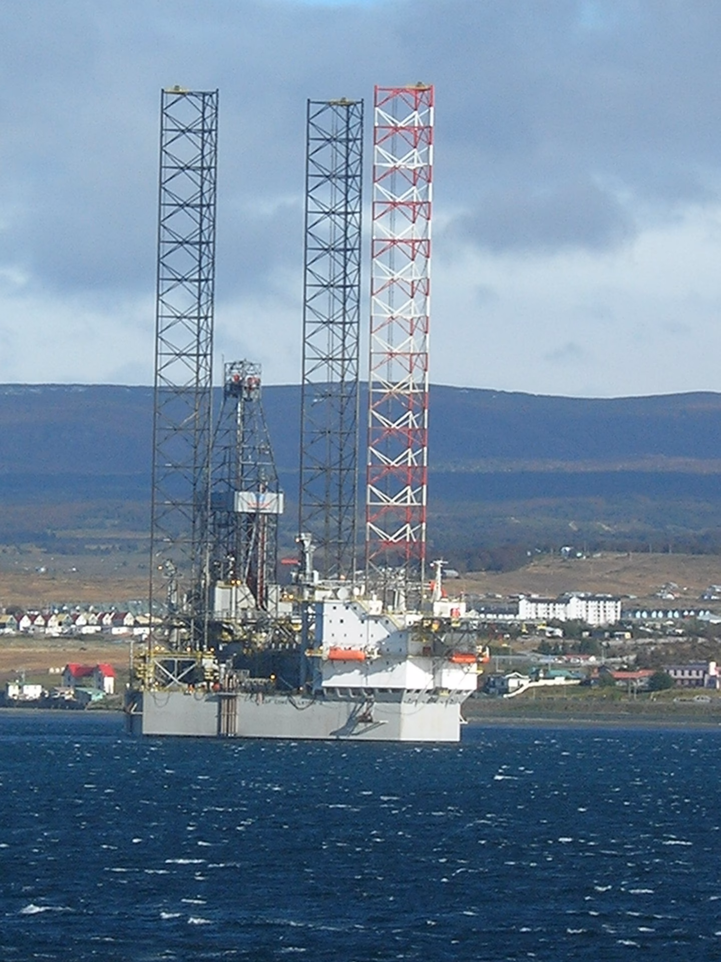 What is a jack up rig move?