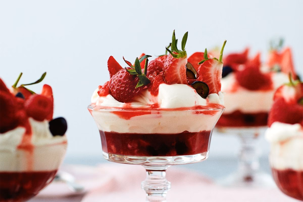 How do you make a strawberry trifle?