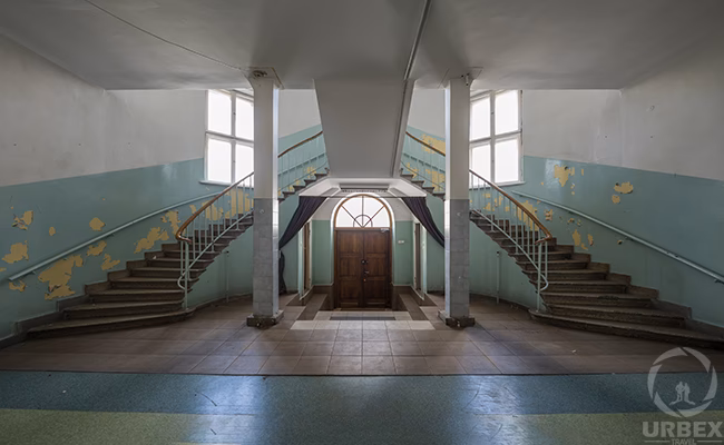 Who started a hospital in Warsaw?