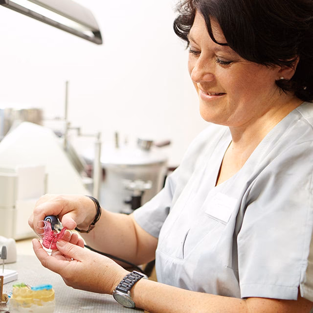 Was ist eine kieferorthopädische Schiene?