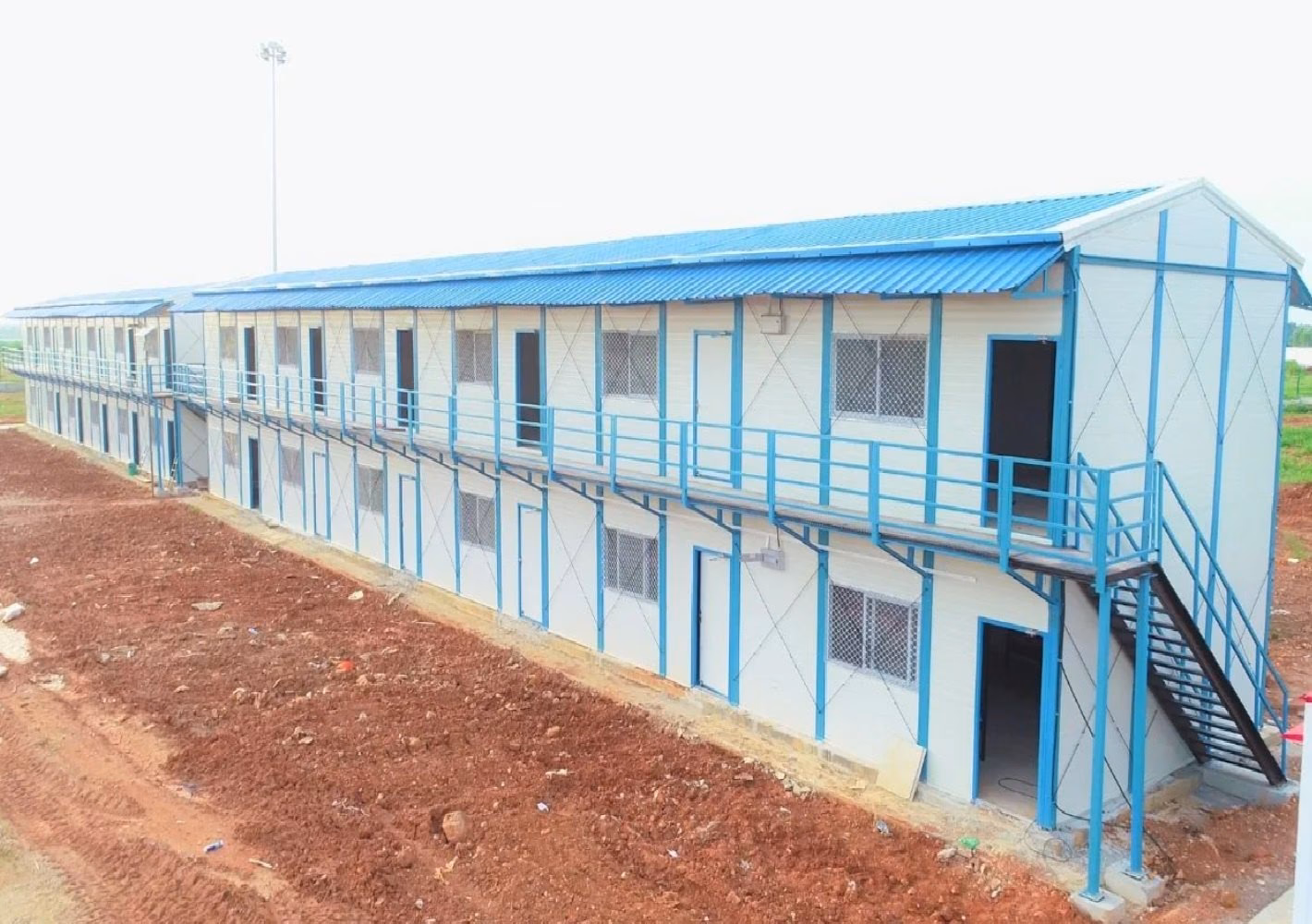 Who offers high-quality labour huts & prefab labour quarters?