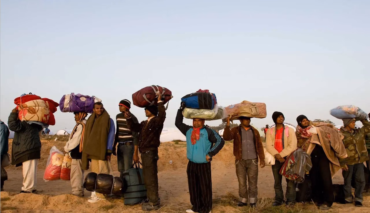 What is migrant labour in the Arab/Persian Gulf countries?