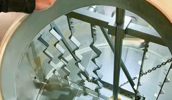 What is the difference between a mash tun and a lautering Tun?