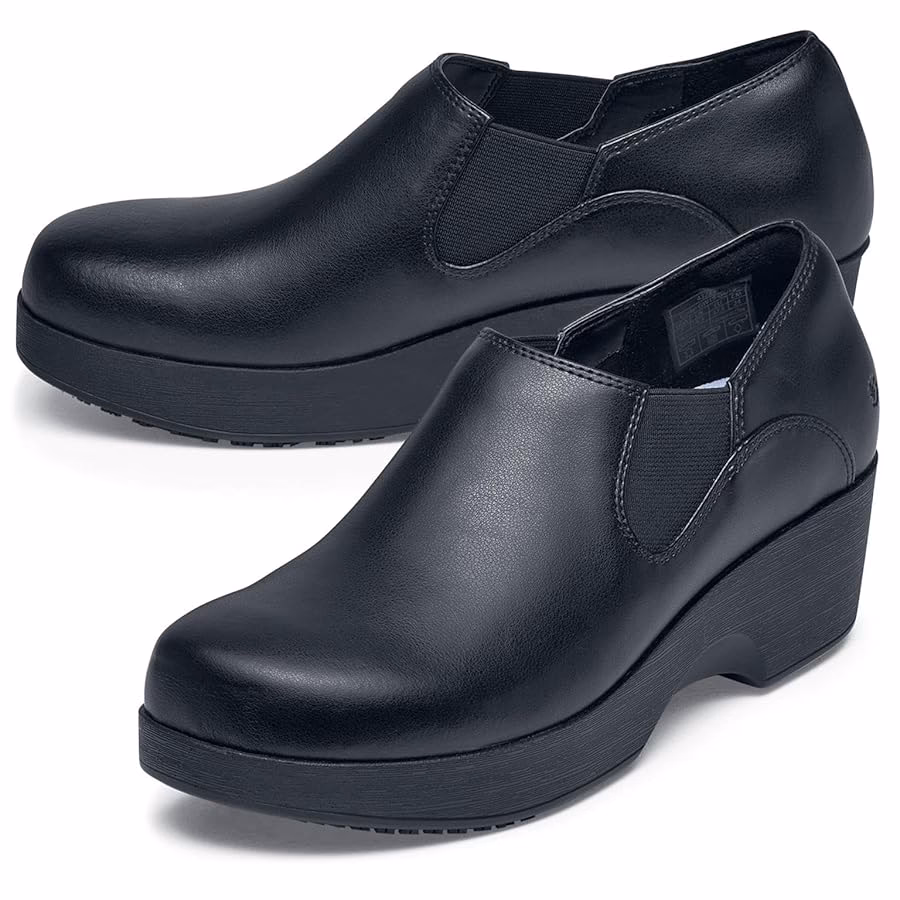 What kind of shoes do chefs need?