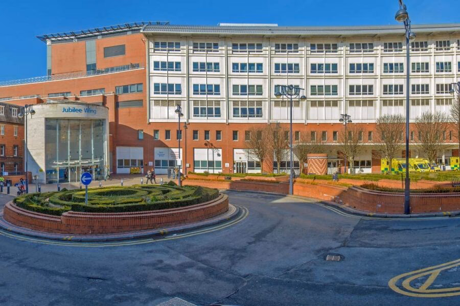 Where is Leeds General Infirmary?